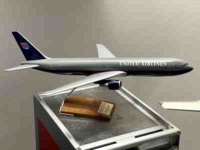 United Airlines 1/100 PacMin Boeing 767-300 Battleship colors
