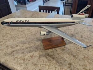 Delta Airlines McDonnell Douglas MD-11 - PACMIN Desktop Model 1/100 Scale