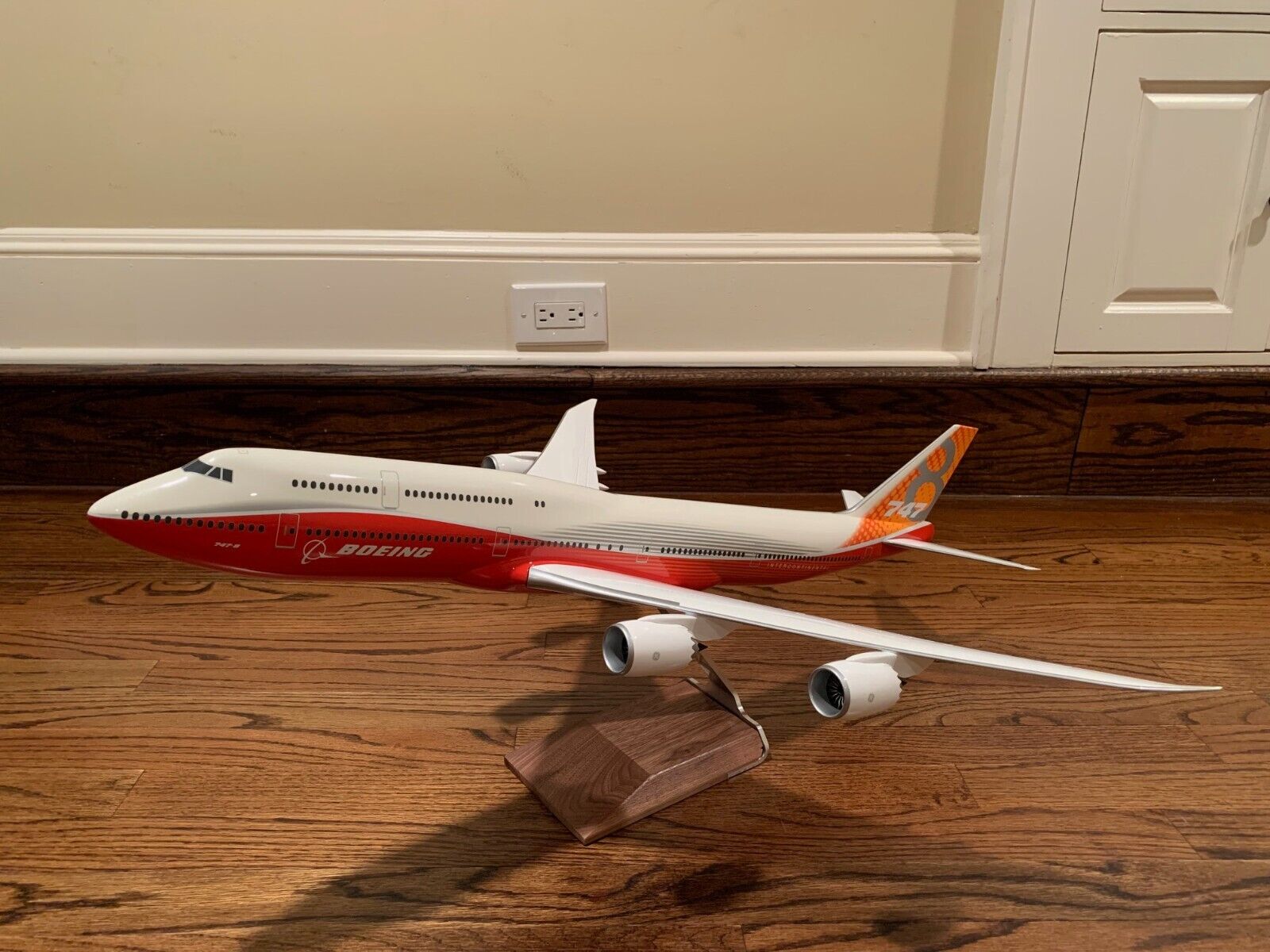 Exclusive Boeing 747-8  Resin 1:100 Model Sunrise Livery (New)