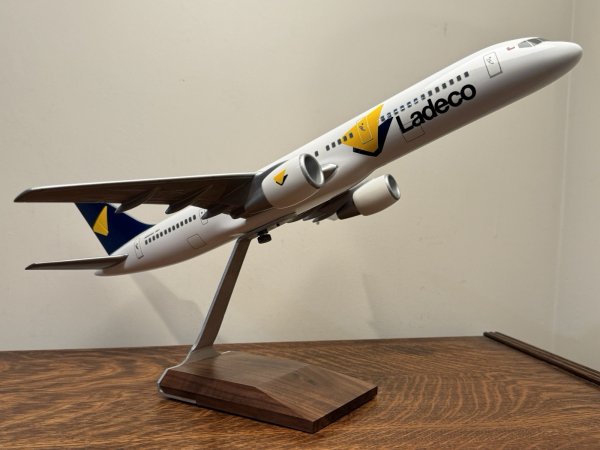 BOEING 757-200ER / PACMIN MODEL AIRPLANE / LADECO AIRLINES / 18.5" long 1/100th