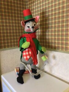 VINTAGE “” 1971”” LARGE ANNALEE CAROLER MOUSE PRE- OWNED