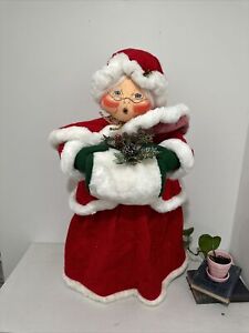 VTG AnnaLee Mobilitee Doll 2004 Christmas Classic Mrs. Claus LG 32” Fur Muff
