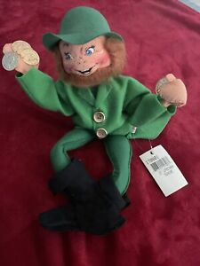 Annalee 15"  2001 Leprechaun Treasure Holding Coins - Mint - 170801