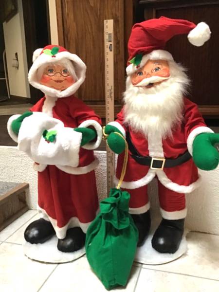 Annalee Christmas  2011  30"  Corduroy Santa & Mrs. Claus Large