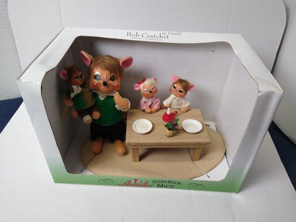 Annalee Storybook Mice Bob Cratchit with Family 2010 In Damaged Box