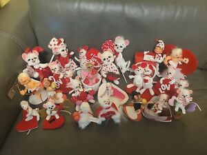 ANNALEE Valentine’s Day Lot Of 21 Size Varies 3" 7" Different Years