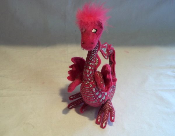 Annalee 7" Fushia Dragon 2004 Preowned
