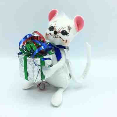 Annalee 2012 Happy Birthday Mouse Holding Gift 6" Christmas Plush with Tag EUC
