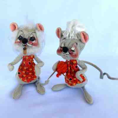 Vintage Annalee 7" Mouse Retired Knitting Grandma Yarn Grampa Grandpa Pipe Beard