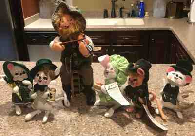 Set of 6 Annalee St. Patrick's Dolls - Fiddler with five felt mice
