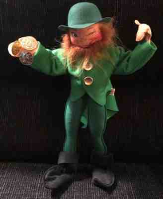 Annalee 15" Leprechaun Brown Beard Holding Coins St Patrick's Day Green
