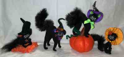 GROUP OF HALLOWEEN ANNALEE FIGURES - CATS!