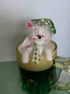 ANNALEE Doll St. Patrick's Day Mouse In Beer Mug IRISH HOT TUB