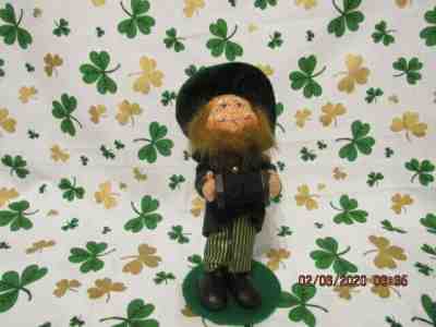 ANNALEE 2008 8" ST. PATRICK'S DAY LEPRECHAUN WITH RED BEARD HOLDS ACCORDIAN MWT