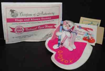 ANNALEE HUGS AND KISSES BUNNY VALENTINE'S DAY LIMITED EDITION 9887
