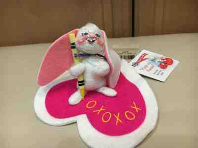 1998 Annalee #9887 3" Hugs & Kisses Bunny w/Yellow Crayon