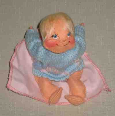 ANNALEE 7" Baby In Blue Knit Sweater w Pink Blanket ~ NWT ~ USA Vintage '89