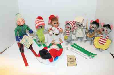 Annalee Mobilitee Lot of 8 Dolls! Skier Santa Baseball Beach Boy and More! Cute!
