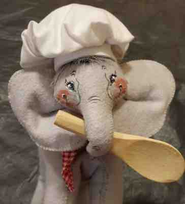 Annalee Elephant Holding Wooden Spoon Chef Baker Dept Store Exclusive 7" 2010 75
