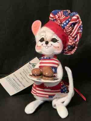 Annalee 6" Patriotic Barbecue Mouse Holding Tray of Hamburgers 4th of July