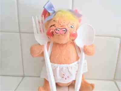 ANNlALEE WINKING BLONDE  BAR-B-QUE PIG GIRL 1965  VINTAGE USA  MADE 55 YRS.