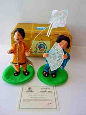 ANNALEE'S DOLLS OF THE WORLD "KAMEKO & YUJI 1988 MINT CONDITION WITH COA