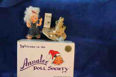 Annalee Doll Society Membership Kit Sandcastle Suzy 7" # 9681 with pin