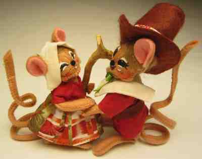 Annalee Thanksgiving 2016 Mobility Doll 5” Wishbone Pilgrim Mice squinting eyes
