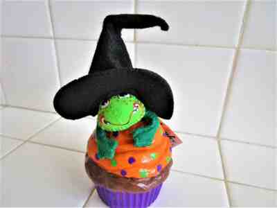 ANNALE HALLOWEEN WITCH  CUPCAKE FROG BRAND NEW  SOLD OUT  1  FOR SALE