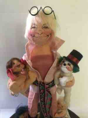 Annalee Dolls 10" ANNALEE Collector Doll 1990 Dome Wood Base Signed  #675. Ex