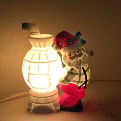 Vtg Lefton Santa Claus warming by potbelly stove Lights up Christmas Japan