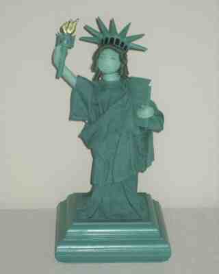 ANNALEE 13" Statue of Liberty ~ Sue Coffee Patriotic Exclusive ~ NWT '02