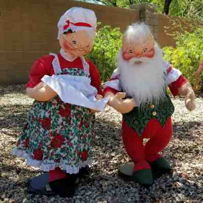 Vintage 1980's ANNALEE Mr & Mrs Santa Claus with Stands Christmas Dolls