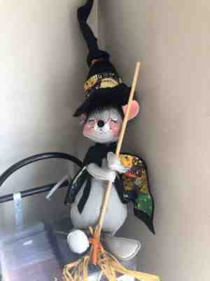 Annalee Mobilitee Grey Mouse Witch W/ Broom & Hat Halloween Decoration 1965 17”