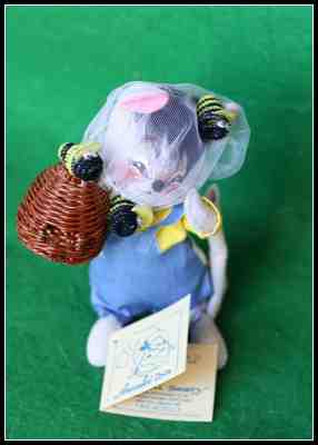 ANNALEE MOBILITEE SPONSOR STORE "Bee Keeper" mouse USA made 1999
