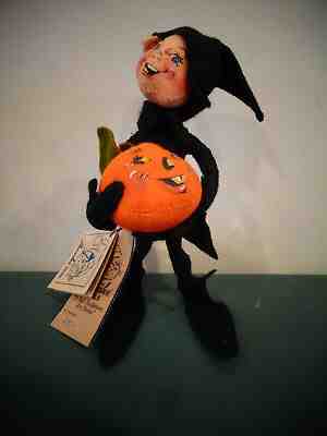 ANNALEE 10"  PUMPKIN PATCH ELF KID W/PUMPKIN HALLOWEEN DOLL FIGURE 