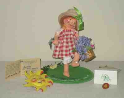 ANNALEE 7" Little Mae Flowers ~ w Pins ~ NWT USA '96 ~ Tag Signed by Annalee