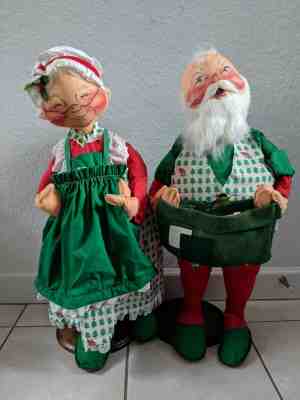 ANNALEE DOLLS CHRISTMAS WINTER 1987 28" SANTA AND MRS. CLAUS, LARGE WOOD BASE