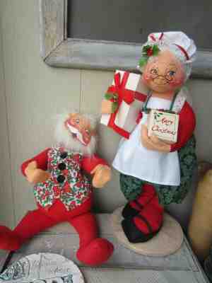 Vintage ANNALEE Large Christmas 1969 SANTA CLAUS & 1991 18" Mrs Claus LOT