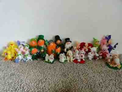 LOT OF 28 ANNALEE EASTER & ST. PATRICKS & VALENTINEâ??S 4â?-12â? FIGURES 2007-2012