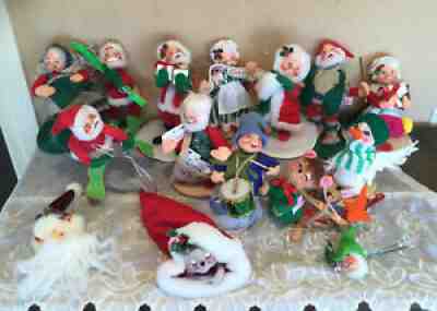 Large Lot Of Vintage AnnaLee Stuffed Santa Christmas Dolls