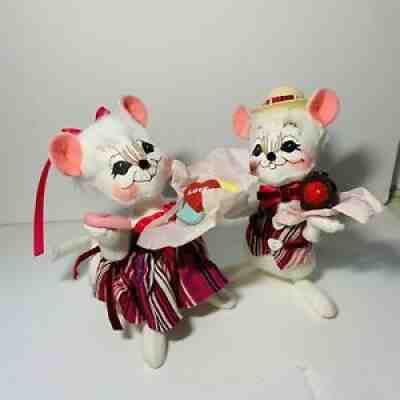 ANNALEE 2 Pc VALENTINE CANDY MOUSE Chocolate Cherry CONVERSATION Love HEARTS