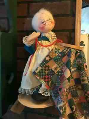 Annalee Mrs Claus Sewing Christmas Quilt with hoop 1998