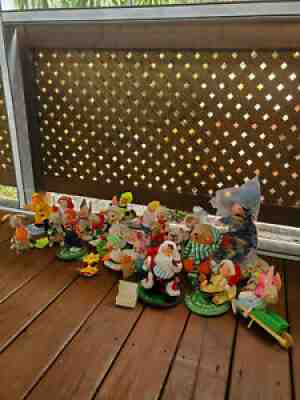 ANNALEE DOLL OLDER 23 PIECE LARGE LOT SANTAS BUNNYS MOUSE ECT
