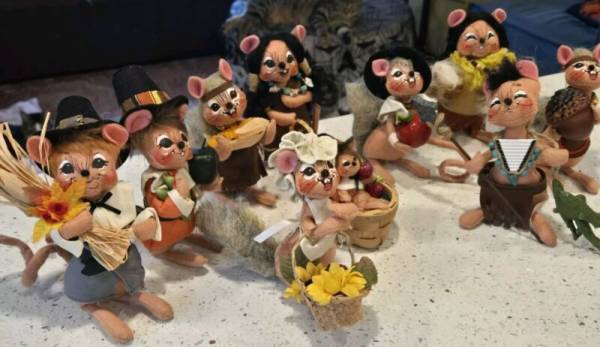 Vintage Annalee Doll Lot Of 10 Pilgrims & Indians Thanksgiving