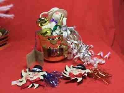 2000 Annalee 7â? Millennium Doll & 2 Doll Society Lapel Pins Moon Champagne& Stem