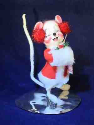 Vintage Annalee Christmas Ice Skating Mouse Bendable Figure with Holly Muff 1993