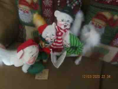 Annalee Caroling Kitties and White Cat