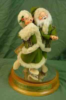 Annalee Dolls 10" Old World Skaters on Music Box Signed 1994 5352 AL614