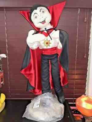 NWT Annalee 26" Dracula With Stand 2003 Halloween Vampire Mobilitee Dolls Rare